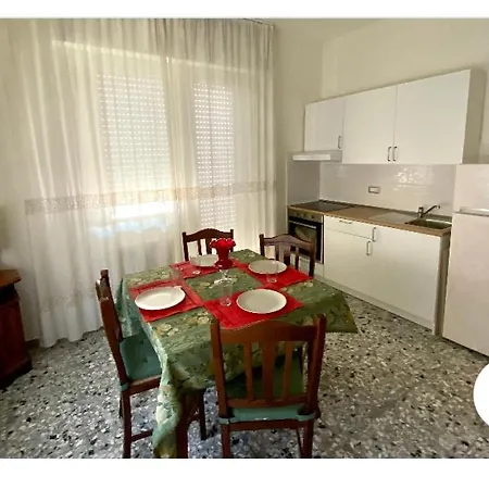 דירה 4 E 5 In Centro, Con Giardino, A 150 M Dal Mare *