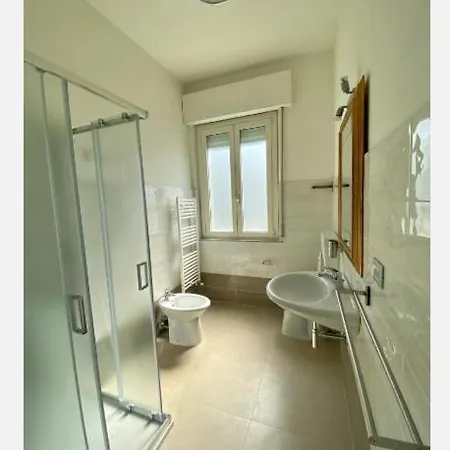 דירה 4 E 5 In Centro, Con Giardino, A 150 M Dal Mare *