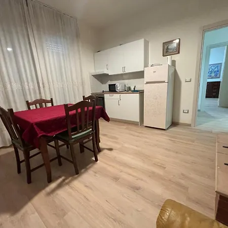 דירה 4 E 5 In Centro, Con Giardino, A 150 M Dal Mare *