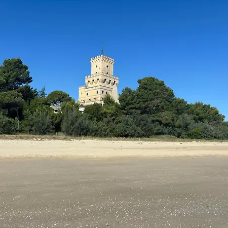 4 E 5 In Centro, Con Giardino, A 150 M Dal Mare דירה