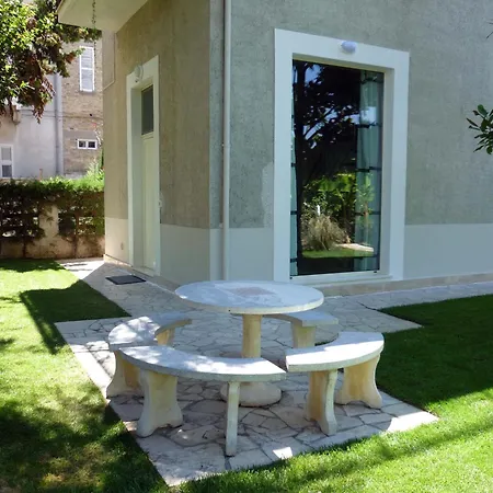 דירה 4 E 5 In Centro, Con Giardino, A 150 M Dal Mare