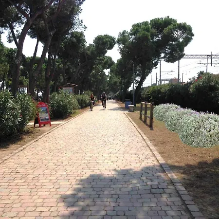 דירה 4 E 5 In Centro, Con Giardino, A 150 M Dal Mare *