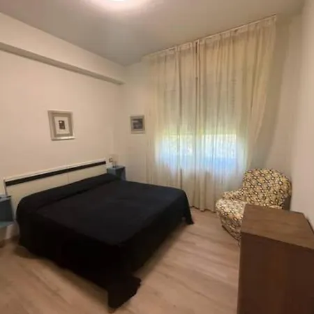 4 E 5 In Centro, Con Giardino, A 150 M Dal Mare דירה פינטו